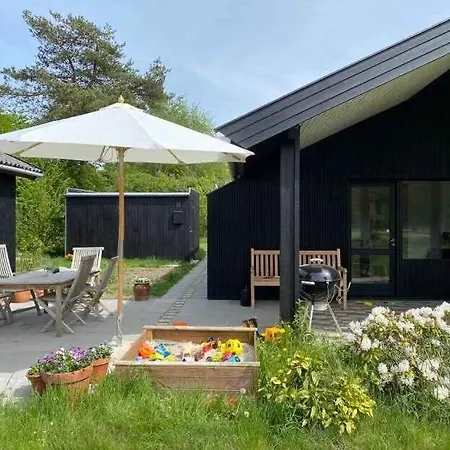 Summer House In An Idyllic Coastal Area * Højby