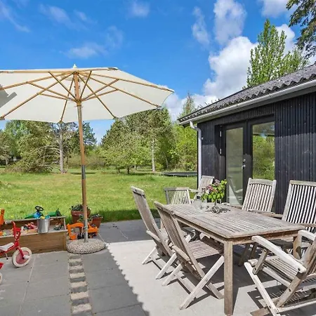 펜션 Summer House In An Idyllic Coastal Area