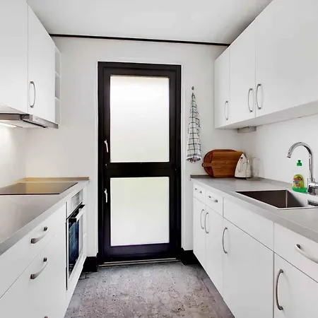 펜션 Summer House In An Idyllic Coastal Area