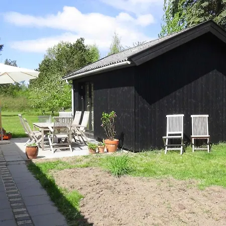 Summer House In An Idyllic Coastal Area بيت للعطل Højby