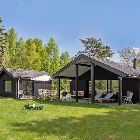Summer House In An Idyllic Coastal Area Højby