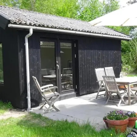 Summer House In An Idyllic Coastal Area 펜션